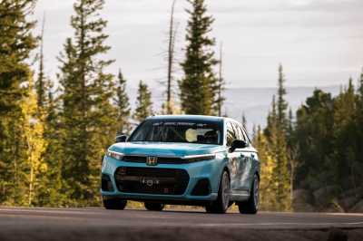 Honda CR-V e:FCEV Jadi Mobil Hidrogen Pertama Dilepas di Sirkuit